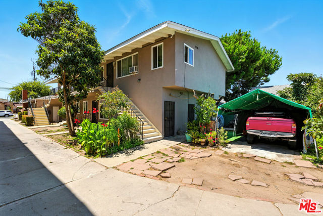 12134 Grevillea Avenue, Hawthorne CA: https://media.crmls.org/mediaz/aaf73152-e9e0-4b33-8c4c-7da2bfe68c55.jpg