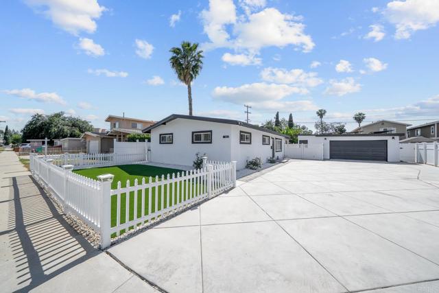 562 Lindsay Street, El Cajon CA: https://media.crmls.org/mediaz/aaf736e6-6a3d-4d11-b782-deb58260018b.jpg