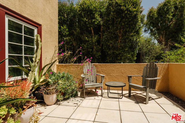 831 S Stanley Avenue, Los Angeles CA: https://media.crmls.org/mediaz/aaf78cb9-a273-442c-a6c9-ef25cf1df990.jpg