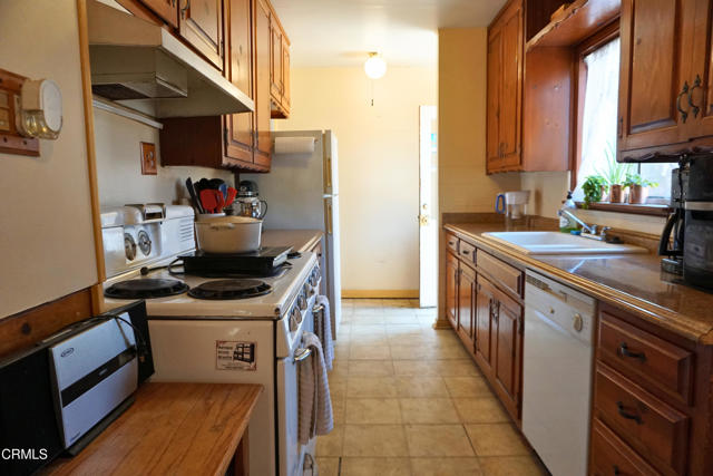 Detail Gallery Image 13 of 29 For 6631 Bevis Ave, Van Nuys,  CA 91405 - 2 Beds | 1 Baths