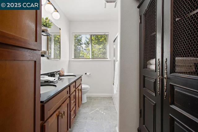 66 Del Hambre Cir, Walnut Creek CA: https://media.crmls.org/mediaz/aaf7d127-1538-472c-9676-3295577b1a08.jpg