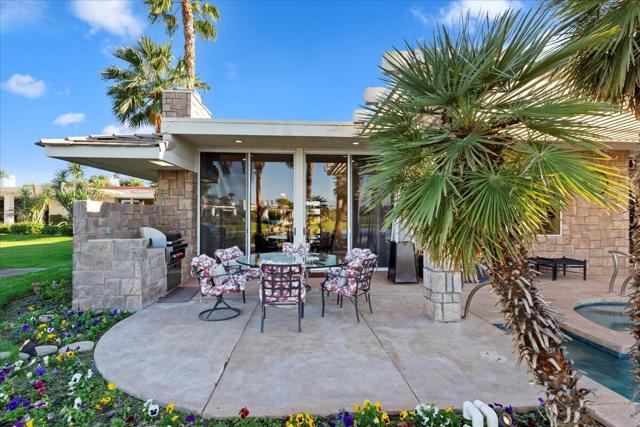 2 Deerfield Court, Rancho Mirage CA: https://media.crmls.org/mediaz/aaf7e851-8d6b-4789-bea4-a2ee48d6694b.jpg