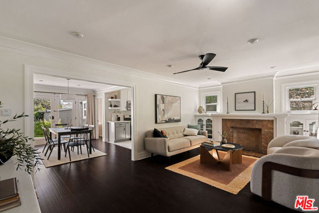 5748 7th Avenue, Los Angeles CA: https://media.crmls.org/mediaz/aaf83dea-c38c-4ce7-8a04-bec20835a027.jpg