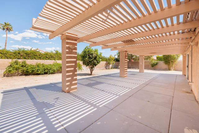 40670 Posada Court, Palm Desert CA: https://media.crmls.org/mediaz/aaf8524d-a12e-4d4a-ad8c-76beae23d67a.jpg