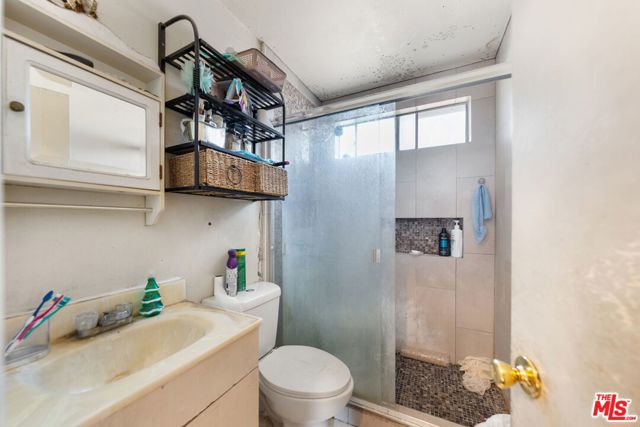 1114 S Kern Avenue, Los Angeles CA: https://media.crmls.org/mediaz/aaf88b7d-a9a3-42ed-b1ee-f5d4485fe4f6.jpg
