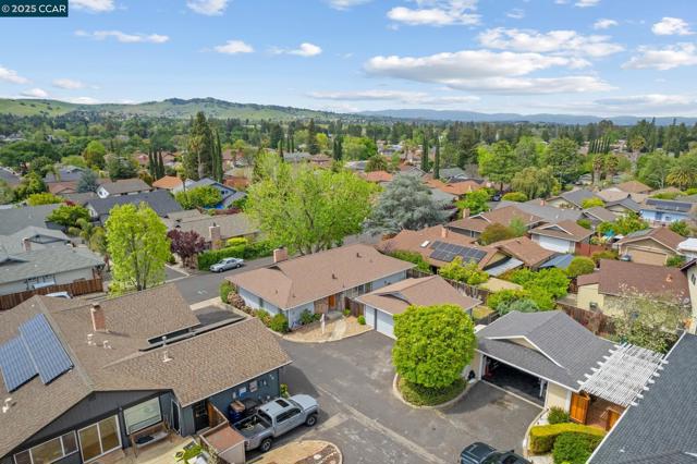 5571 Sepulveda Ct, Concord CA: https://media.crmls.org/mediaz/aaf8b354-d34c-4031-879e-4cf27f400bc4.jpg