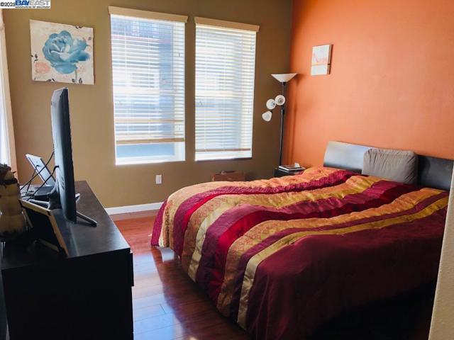 644 Artisan Pl, Hayward CA: https://media.crmls.org/mediaz/aaf9136b-7356-4282-b3b3-4baa68e78132.jpg