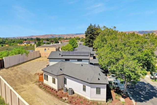 3805 Bobwhite Terrace, Fremont CA: https://media.crmls.org/mediaz/aaf926eb-bee2-4c1e-b082-e4a9686396c7.jpg