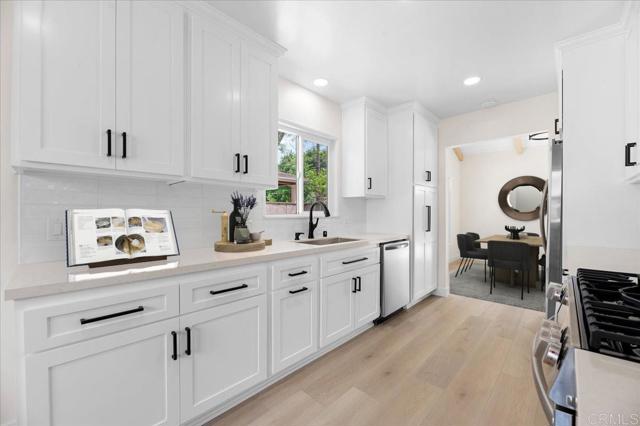 Detail Gallery Image 9 of 38 For 4042 Las Casas Ave, Claremont,  CA 91711 - 3 Beds | 2/1 Baths