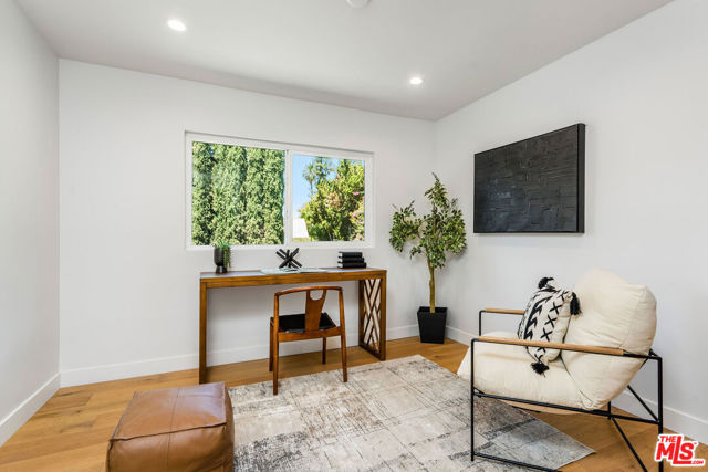 22357 Welby Way, Woodland Hills CA: https://media.crmls.org/mediaz/aaf9e9b4-c4e0-456a-89bc-13f9e3c72aac.jpg