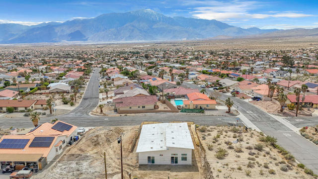 66778 Casa Grande Drive, Desert Hot Springs CA: https://media.crmls.org/mediaz/aaf9f3b7-1839-4970-b573-118cd98c049f.jpg