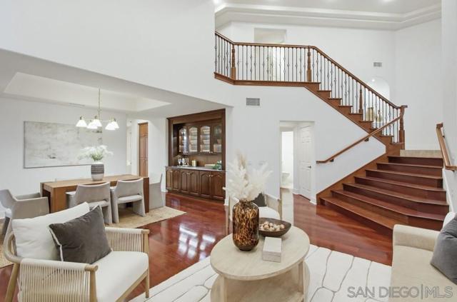 5448 Caminito Bayo, La Jolla CA: https://media.crmls.org/mediaz/aafa5c81-d42b-41e5-96a8-87b7c78c49cb.jpg