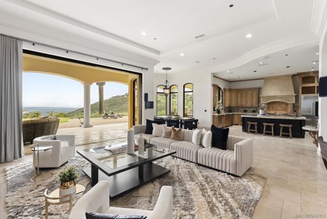 18233 Via Ambiente, Rancho Santa Fe CA: https://media.crmls.org/mediaz/aafa840d-c73f-4bed-86a4-1672803e30a6.jpg