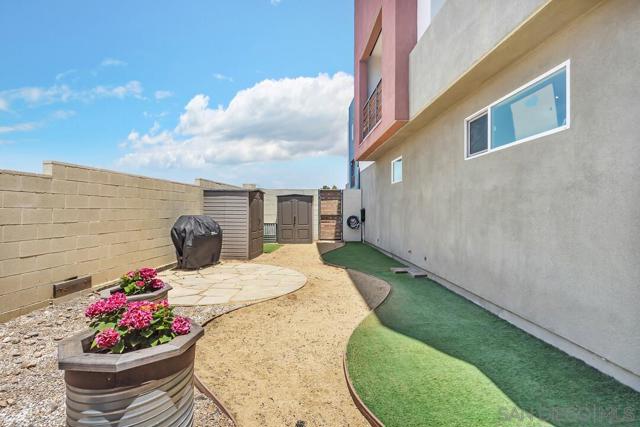 722 Anchor Ct, Chula Vista CA: https://media.crmls.org/mediaz/aafabec7-3f7d-4a47-ae5c-f1f26ae49a57.jpg