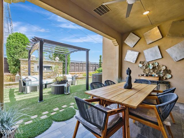 27636 Camellia Drive, Saugus CA: https://media.crmls.org/mediaz/aafaf7eb-c4dd-4b90-a2aa-2d0ec6c6ebae.jpg