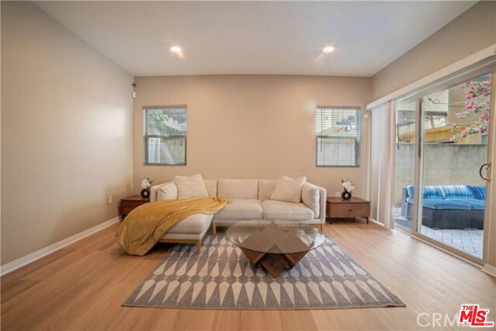 14554 Kittridge Street