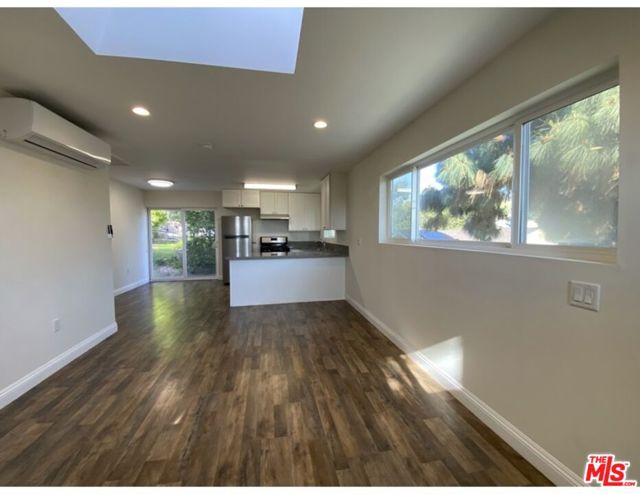 4567 Yellowstone Street, Los Angeles CA: https://media.crmls.org/mediaz/aafb812b-d2fe-4ff0-b9c3-94c88b4bf919.jpg