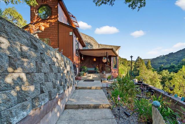 5224 Twin Falls Road, Morgan Hill CA: https://media.crmls.org/mediaz/aafba50a-f998-468d-8f9f-c460353e0eb6.jpg