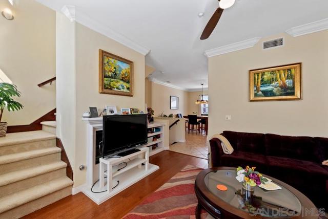 10556 Debreceni Way, San Diego CA: https://media.crmls.org/mediaz/aafceb00-923e-48fa-8c4f-e2da386a7e3a.jpg
