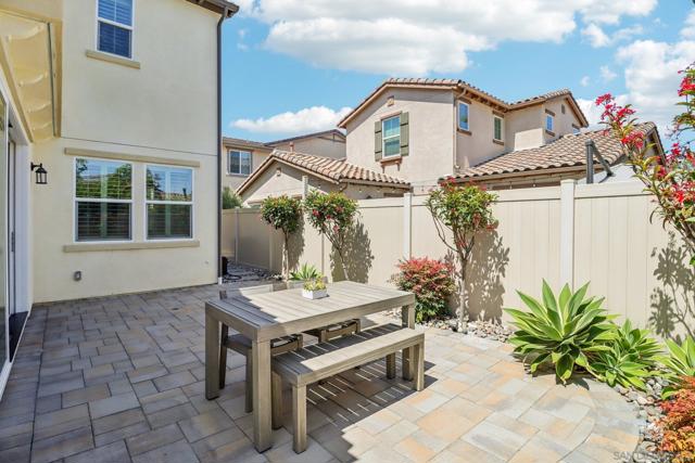 6698 Spartina Ct, Carlsbad CA: https://media.crmls.org/mediaz/aafceb67-32eb-4bb3-937a-567e18766e26.jpg