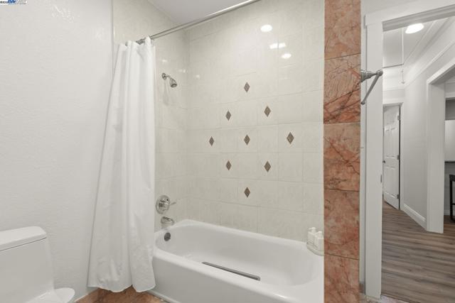 Image 31 of 45 For 3932 Gardenia Pl