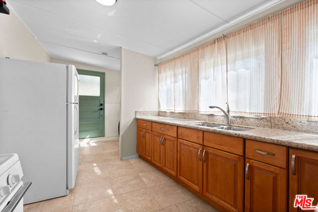 2900 Asbury Street, Los Angeles CA: https://media.crmls.org/mediaz/aafd452d-dfad-4770-a8d9-db2a1d6160b9.jpg