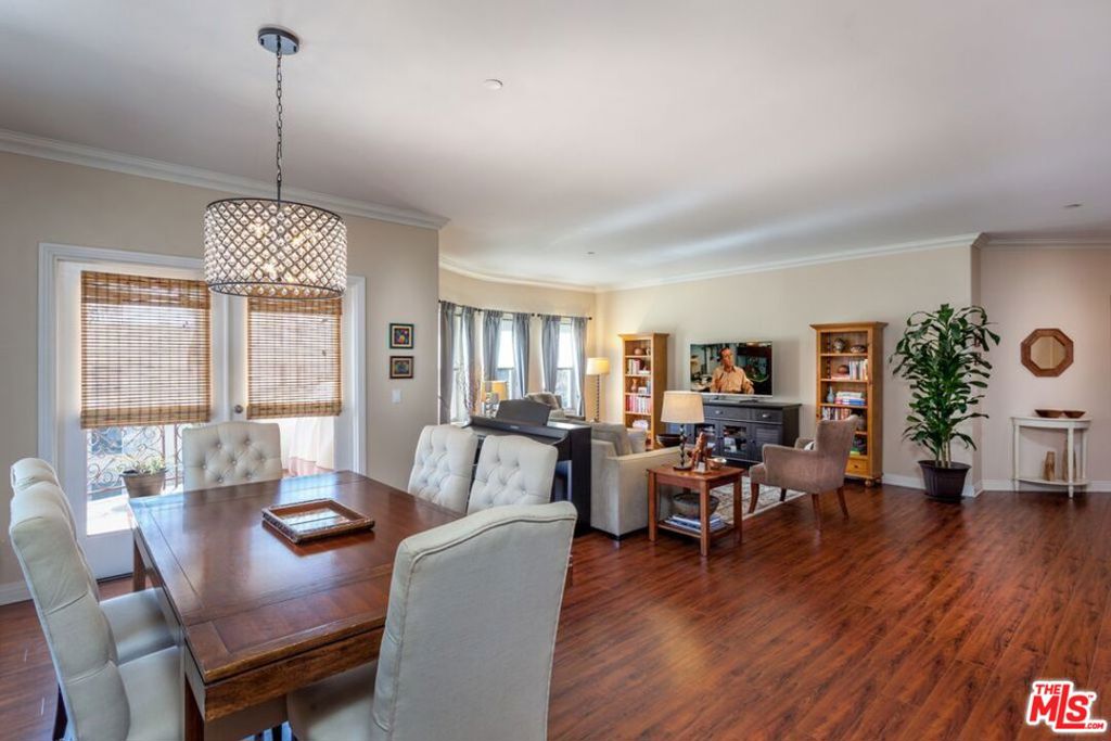 1862 S Bentley Avenue #201