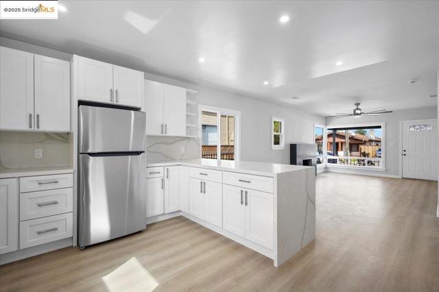 2224 107th Ave., Oakland CA: https://media.crmls.org/mediaz/aafda6ac-bbd8-4ab7-8928-e0ed8206bf0d.jpg
