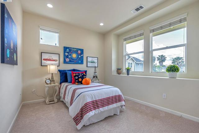 4432 Hyde Cmn, Fremont CA: https://media.crmls.org/mediaz/aafe028a-a7b7-463d-90ac-fa01ac9f2e85.jpg