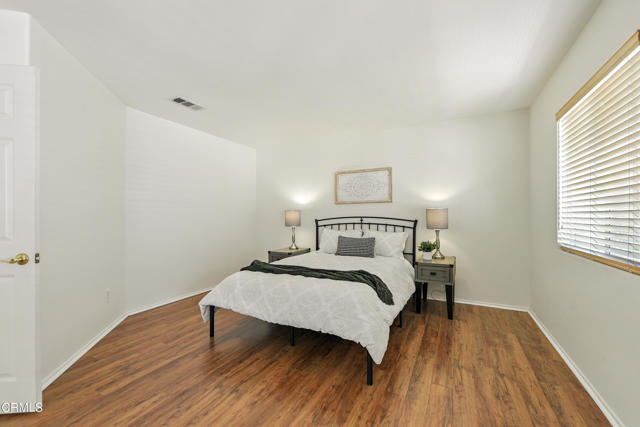 1529 La Verada Court, Camarillo CA: https://media.crmls.org/mediaz/aafe0415-d2bf-4011-94cf-de36759c0f39.jpg