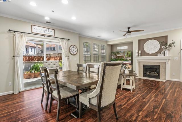 161 W Luna Loca Ln, Mountain House CA: https://media.crmls.org/mediaz/aafe0dfd-b5be-4683-9f1b-df06da725ba1.jpg