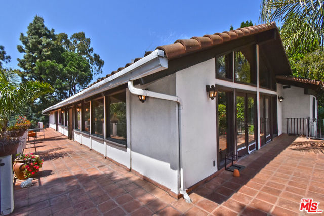 2901 Benedict Canyon Drive, Beverly Hills, California 90210, 5 Bedrooms Bedrooms, ,5 BathroomsBathrooms,Single Family Residence,For Sale,Benedict Canyon,24384625