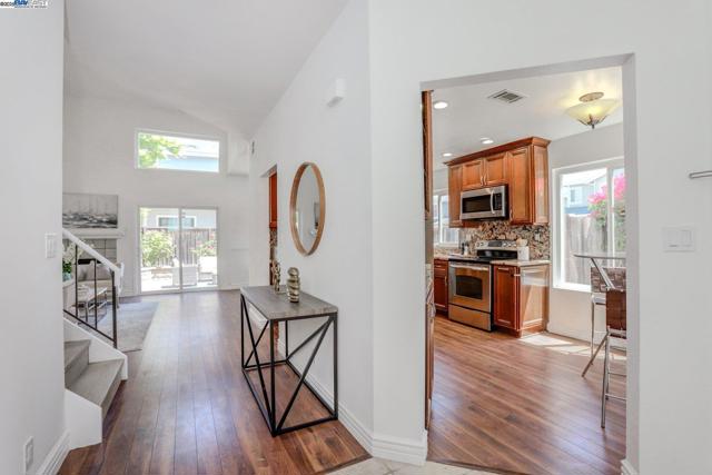 34724 Teal Cmn, Fremont CA: https://media.crmls.org/mediaz/aafe9043-a3e1-4bee-a5ff-c6c3f04d2172.jpg