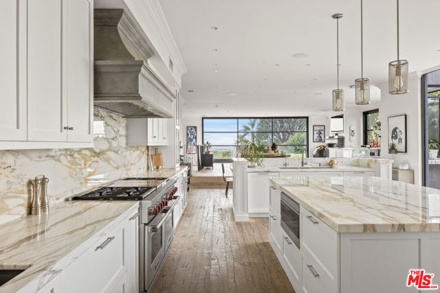 1457 Blue Jay Way, Los Angeles CA: https://media.crmls.org/mediaz/aafedd1b-c2d4-480b-b483-1d1af5a78003.jpg