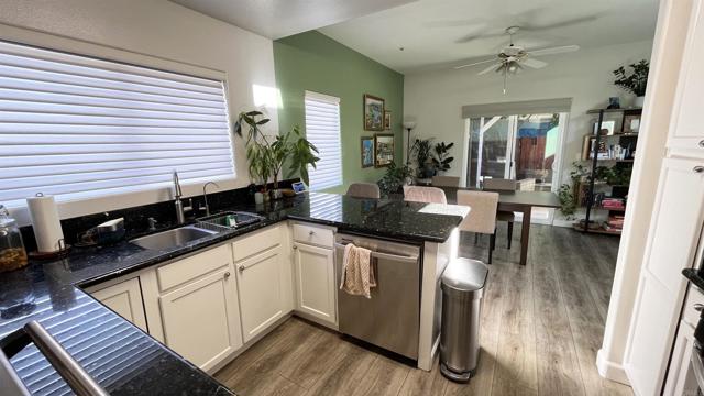 Detail Gallery Image 33 of 52 For 9300 Burnet Ave #111,  North Hills,  CA 91343 - 3 Beds | 2/1 Baths