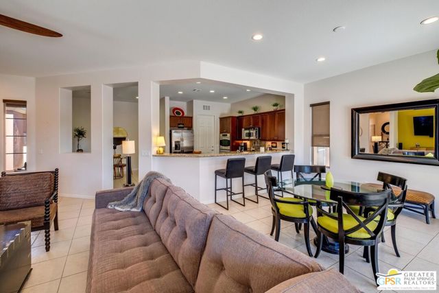81091 Avenida Colonias, Indio CA: https://media.crmls.org/mediaz/ab002517-42b6-4f6d-9692-4c95e72e1c6f.jpg