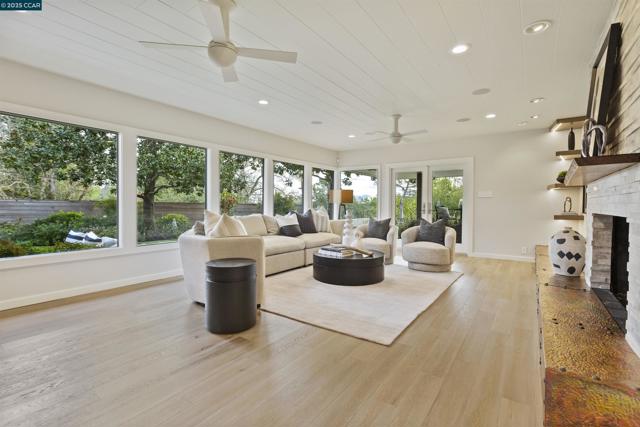 1121 Estates Dr, Lafayette CA: https://media.crmls.org/mediaz/ab003d15-3331-4cc2-bcac-545badfa9f8f.jpg