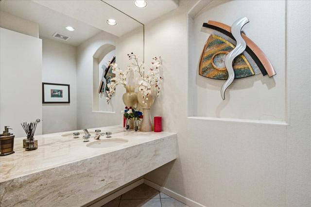 384 Tomahawk Drive, Palm Desert, CA 92211
