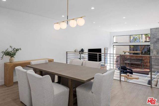 5254 Yarmouth Avenue, Encino CA: https://media.crmls.org/mediaz/ab019893-f6d1-4981-bed0-da9b7168250c.jpg