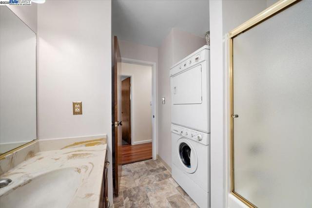2500 Miramar Ave, Castro Valley CA: https://media.crmls.org/mediaz/ab0202da-7906-48fa-b87b-e9b9043a0047.jpg