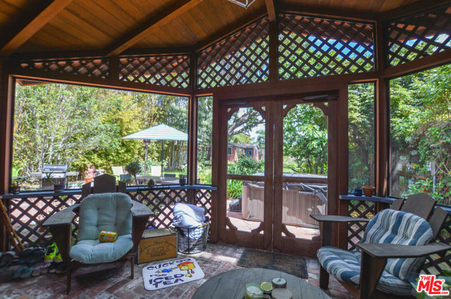 11136 Lucerne Avenue, Culver City CA: https://media.crmls.org/mediaz/ab0240c2-dab1-47c7-a939-0c8b5091c2ad.jpg