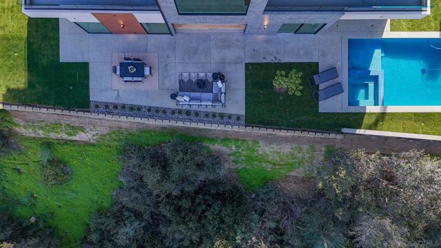 2448 Sagebrush Ct, La Jolla CA: https://media.crmls.org/mediaz/ab026cb5-d605-4939-b790-72f617c87091.jpg