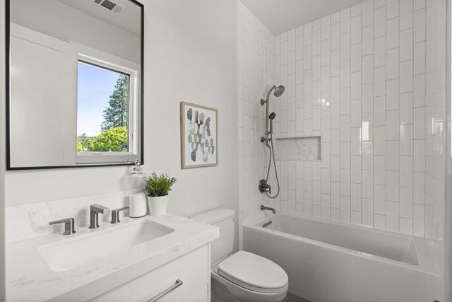 1303 American Way, Menlo Park CA: https://media.crmls.org/mediaz/ab027817-b120-4cf2-97c8-6987ba6fb219.jpg