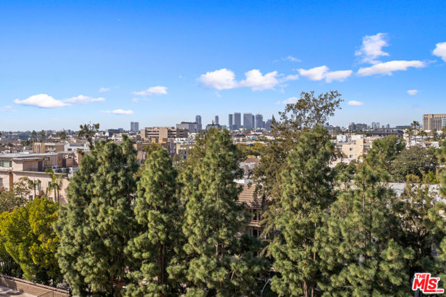 321 S San Vicente Boulevard, Los Angeles CA: https://media.crmls.org/mediaz/ab029e92-d695-46ab-a94e-d3df6a2e00b3.jpg
