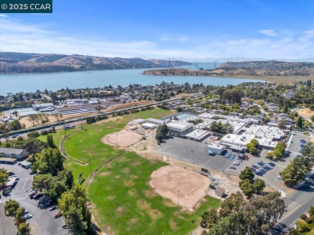 900 Southampton Rd, Benicia CA: https://media.crmls.org/mediaz/ab02e5bb-9642-4e4a-b731-d56d7507c26d.jpg