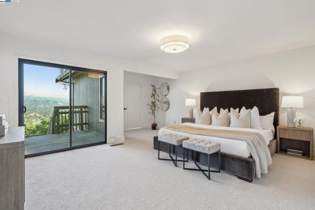 361 Castle Crest Rd, Alamo CA: https://media.crmls.org/mediaz/ab035945-163b-4e2e-ad52-c572122787bd.jpg