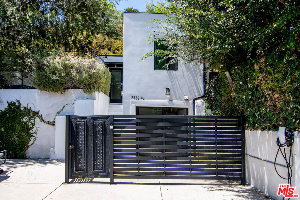 1/2 Glen Green Street