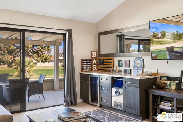 40165 Baltusrol Circle, Palm Desert CA: https://media.crmls.org/mediaz/ab04fde3-6afc-4d5f-b67e-b17f7a6e5139.jpg