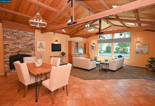 Image 5 of 60 For 2810 Wright Ave