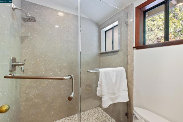 39 Mira Loma Rd, Orinda CA: https://media.crmls.org/mediaz/ab058bc3-1b36-412f-a864-5b987f6f23ba.jpg